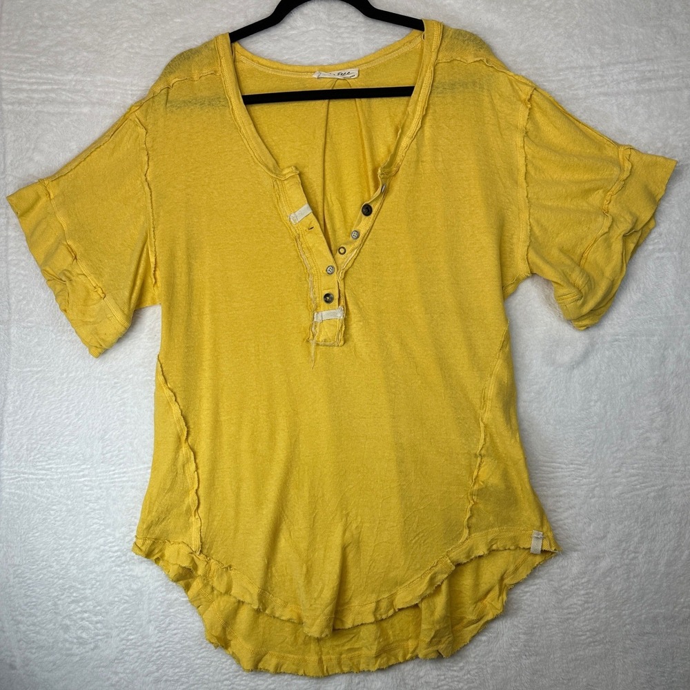 We The Free Henley Top Womens Medium Yellow Short Sleeve Raw Seam Ruffle